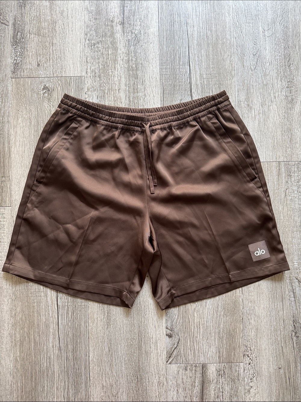 ALO Yoga Men’s Brown Satin Horizon Short, Brand New no tags